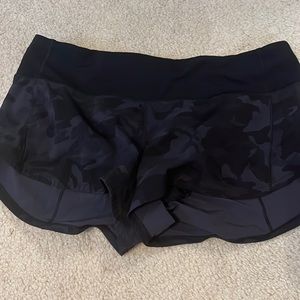 Lululemon Speed Up 2.5” shorts, size 4